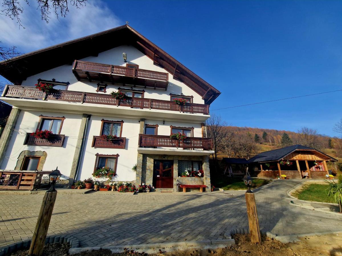 Ograda De La Munte Villa Törcsvár Kültér fotó