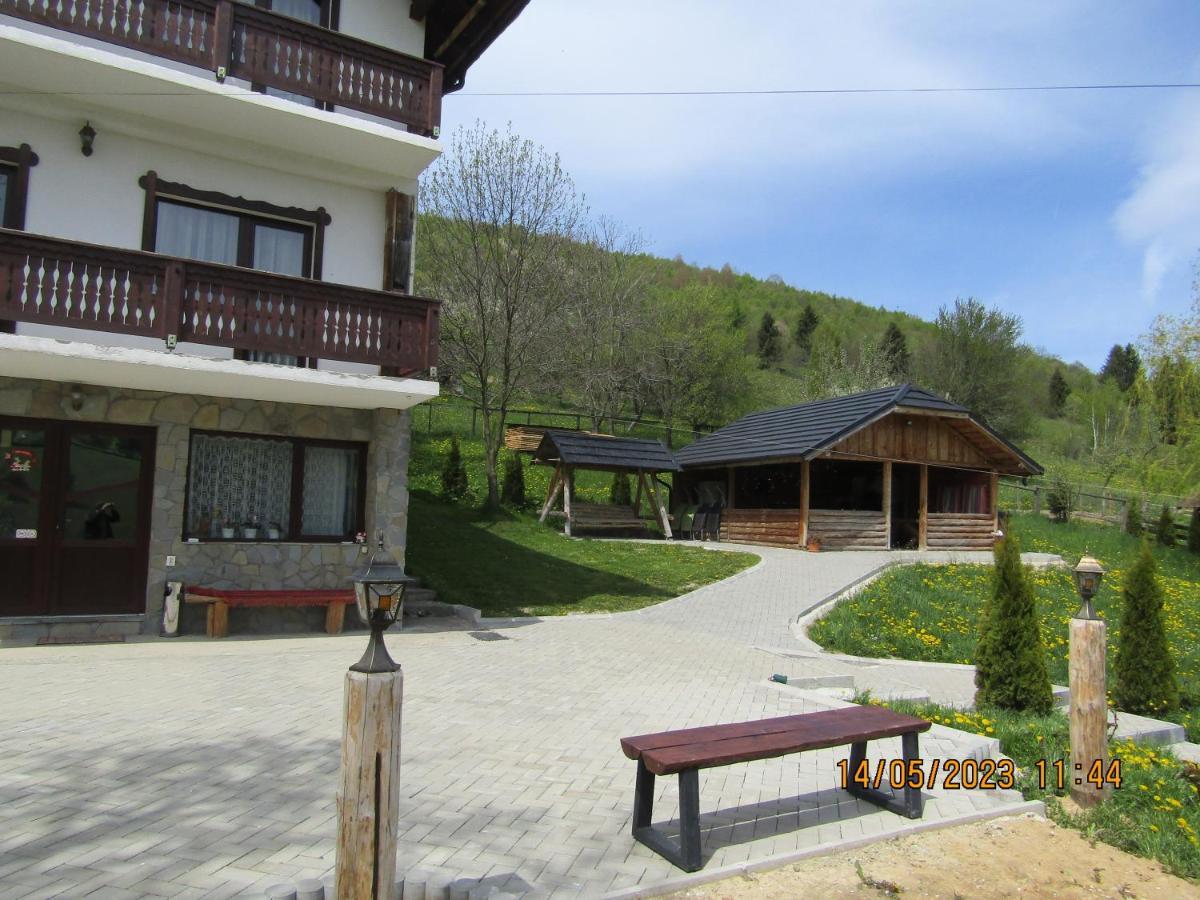 Ograda De La Munte Villa Törcsvár Kültér fotó